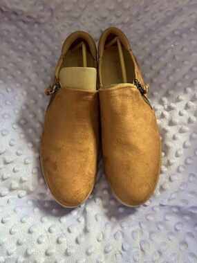 Dr. Scholl’s Women’s Slip-On Casual Shoes in Tan, new with box, 9.5